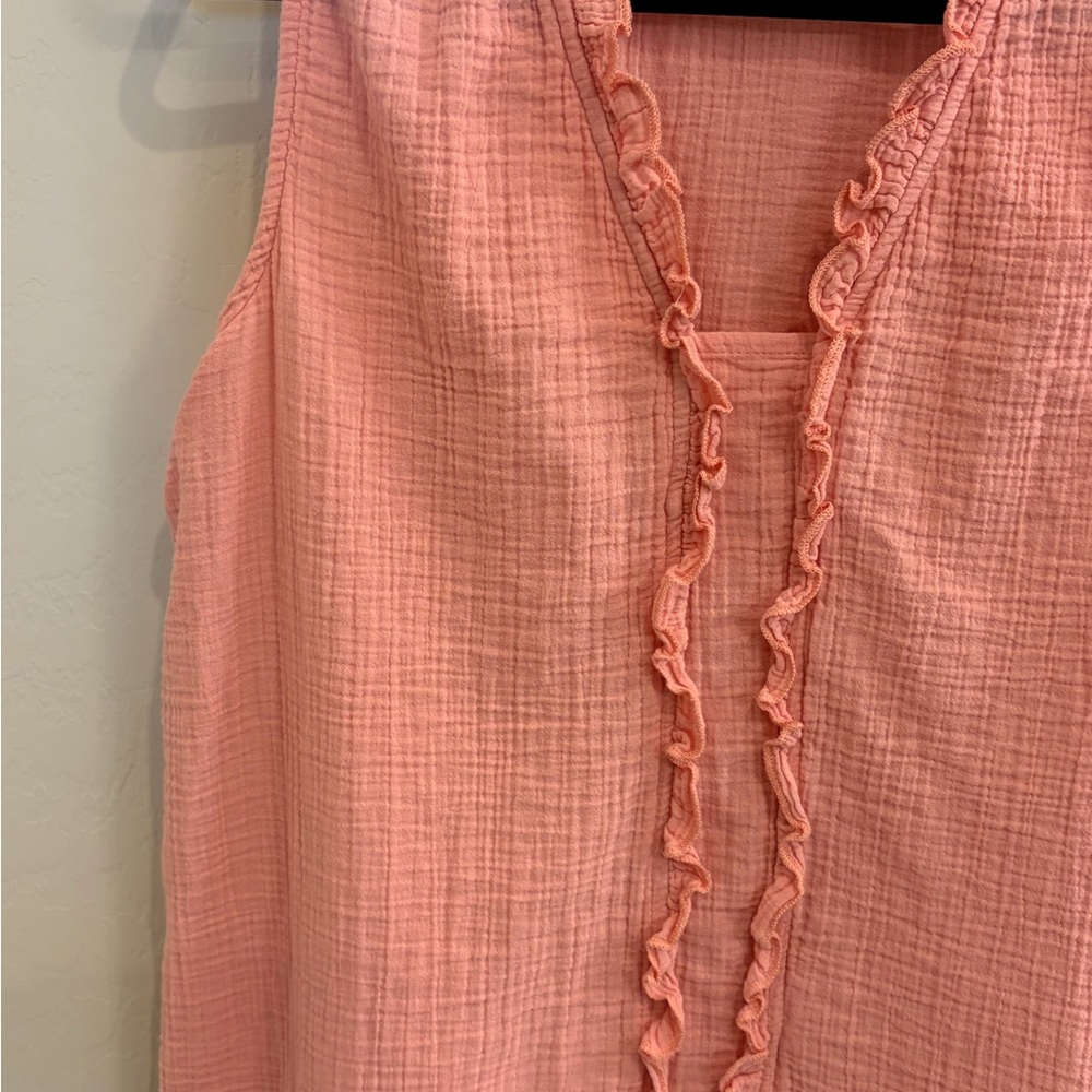 Liz Claiborne peach ruffle V-neck sleeveless top - Picture 3 of 6
